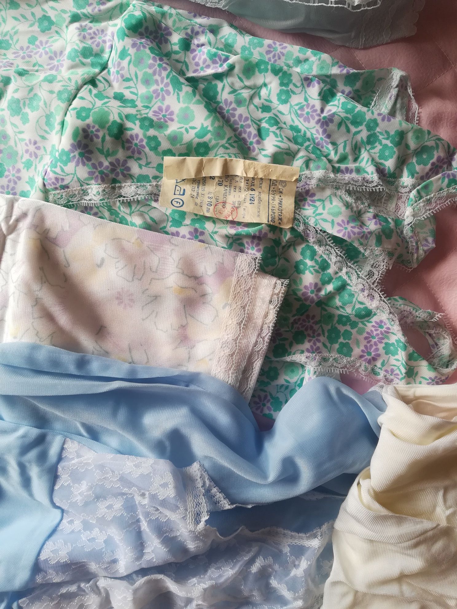 Престилки за всяка домакиня, комбинезони, нощници