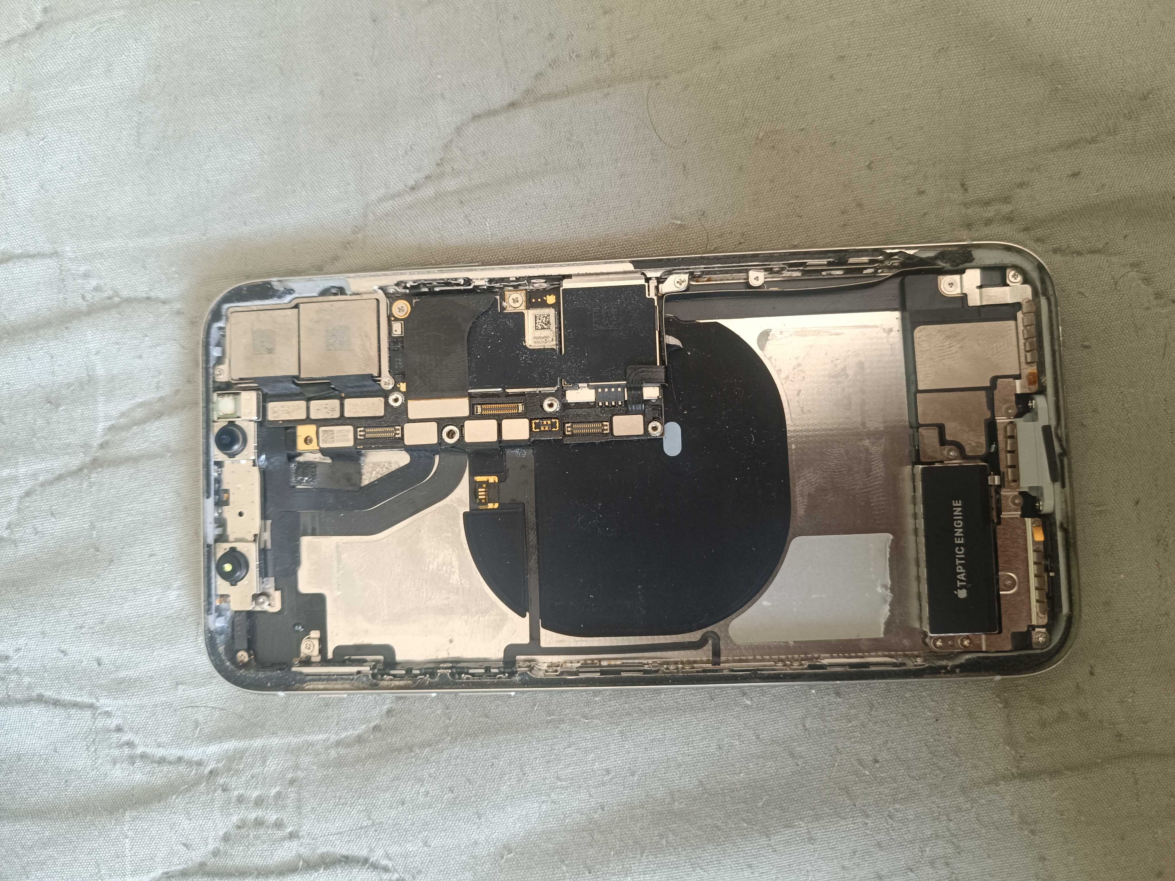 iPhone XS работи