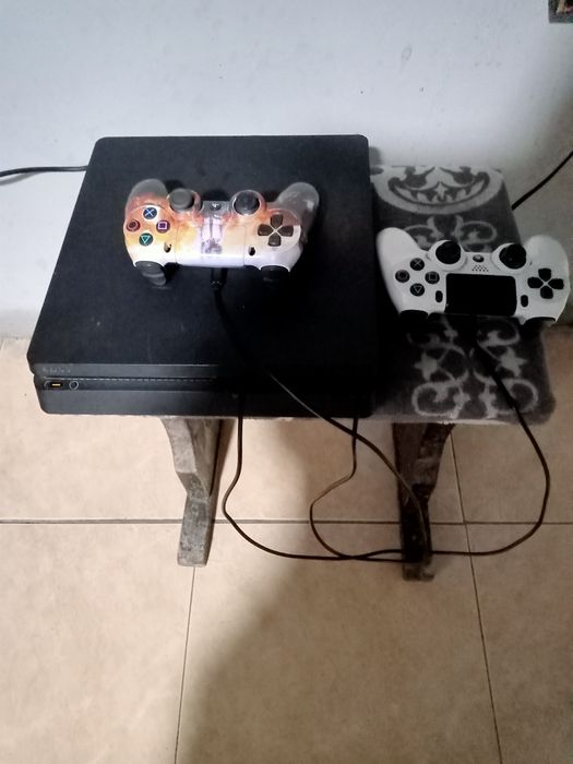 Продаётся playstation 4 slim pro