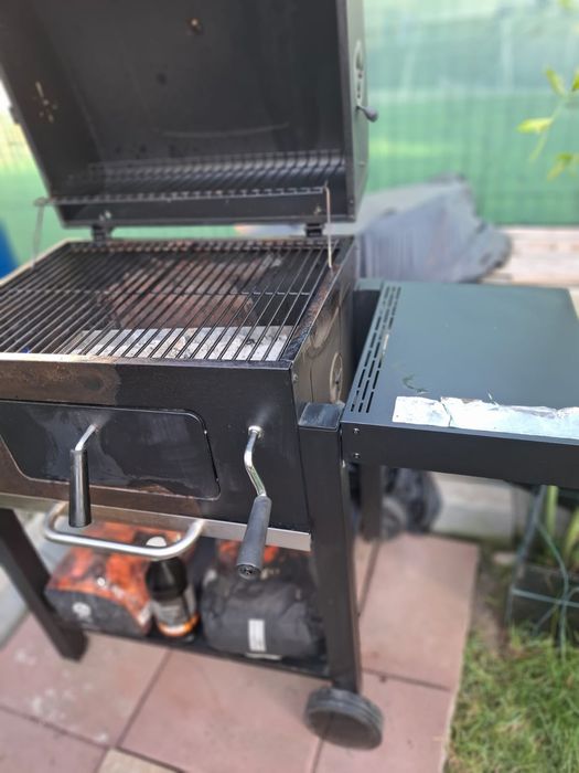 Vând grătar aproape nou