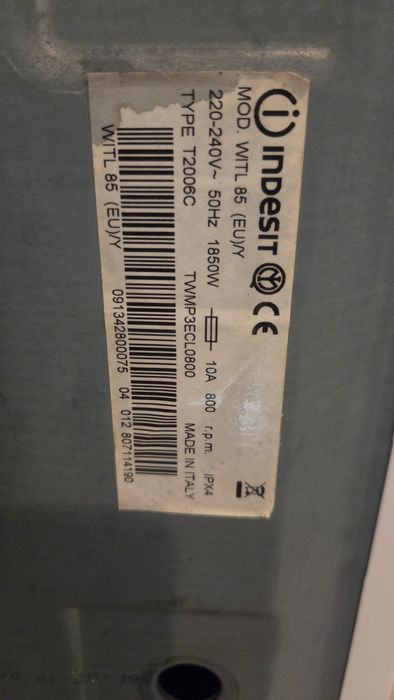 Пералня с горно зареждане Indesit