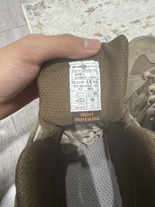Non metallic ботинки