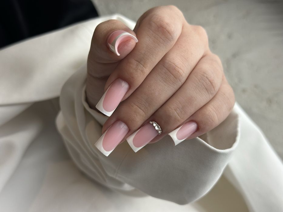 Manichiura cu gel sau semipermanenta