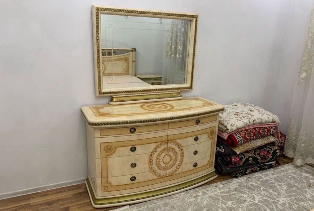 Продам комод зеркалом б/у 100000 Алматы
