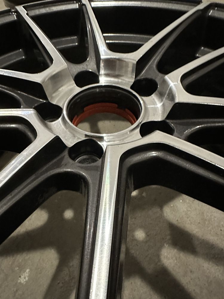 Джанти 18ки Motec Aventus два броя 8J 8.0 x 18 ЕТ40