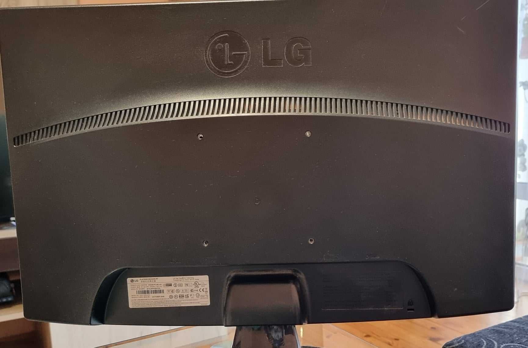 Продавм монитор 21 инча LG в перфекно състояние без драскотини