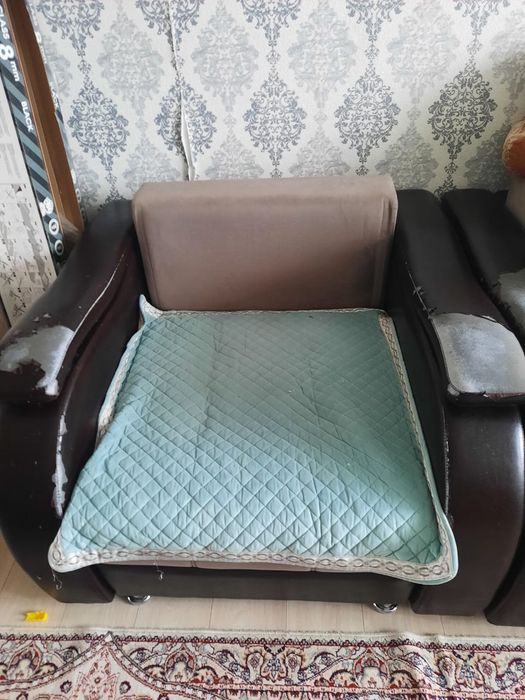 Продам Диваны.  .