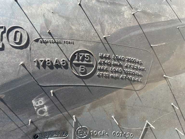 Anvelope noi 800/65R32 radiale marca BKT pentru combina