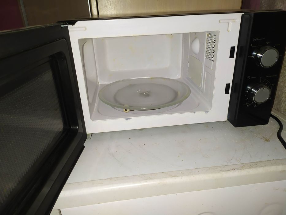 Продаю микроволновую печь бу