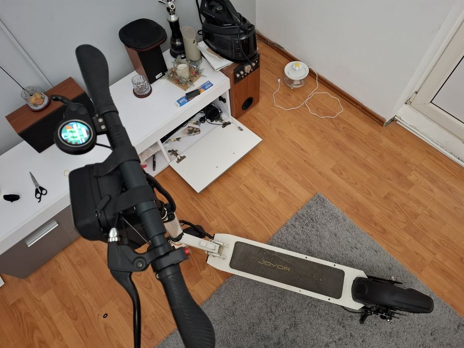 Vând trotineta electric Joyor Torino