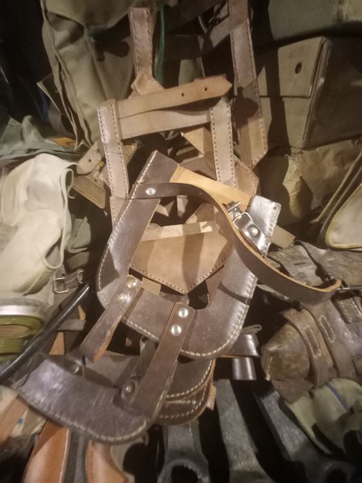 Военна видове маска каска и военна много други оригинал