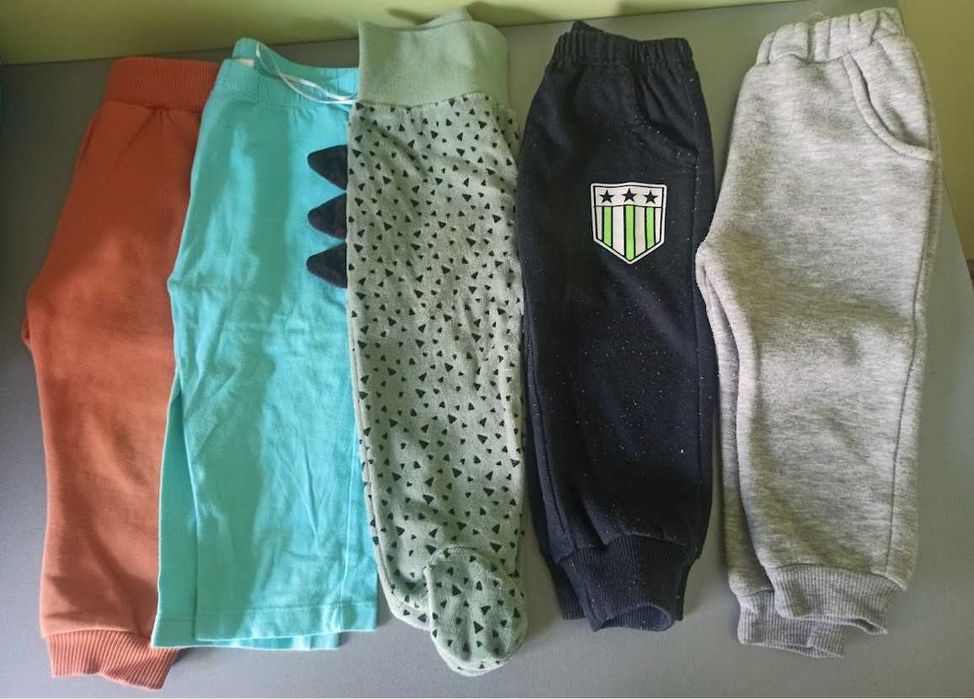 Лот бебешки дрешки 6-9 мес.
Лот бебешки дрешки 6-9 мес.