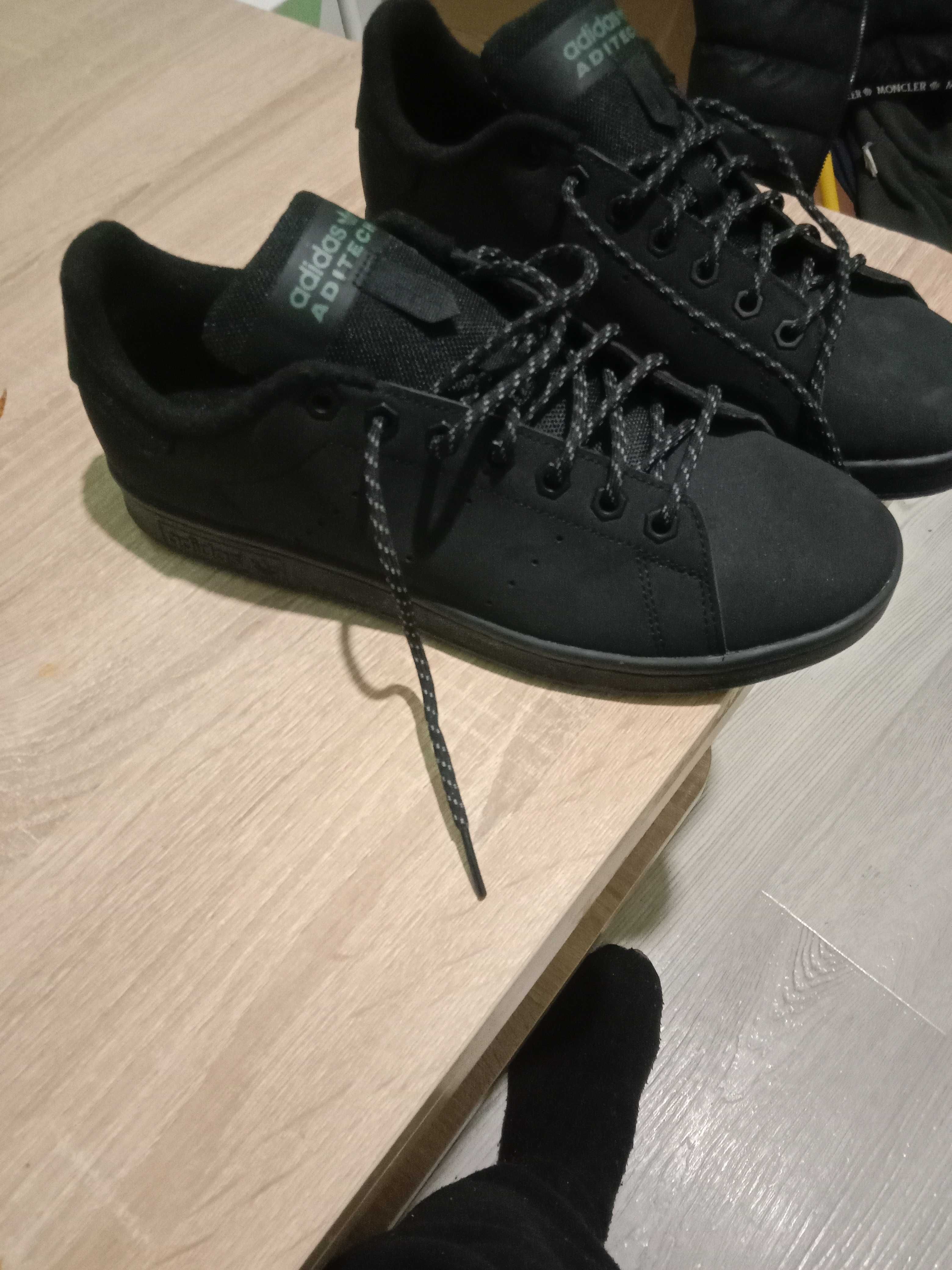 Кроссовки Adidas новые