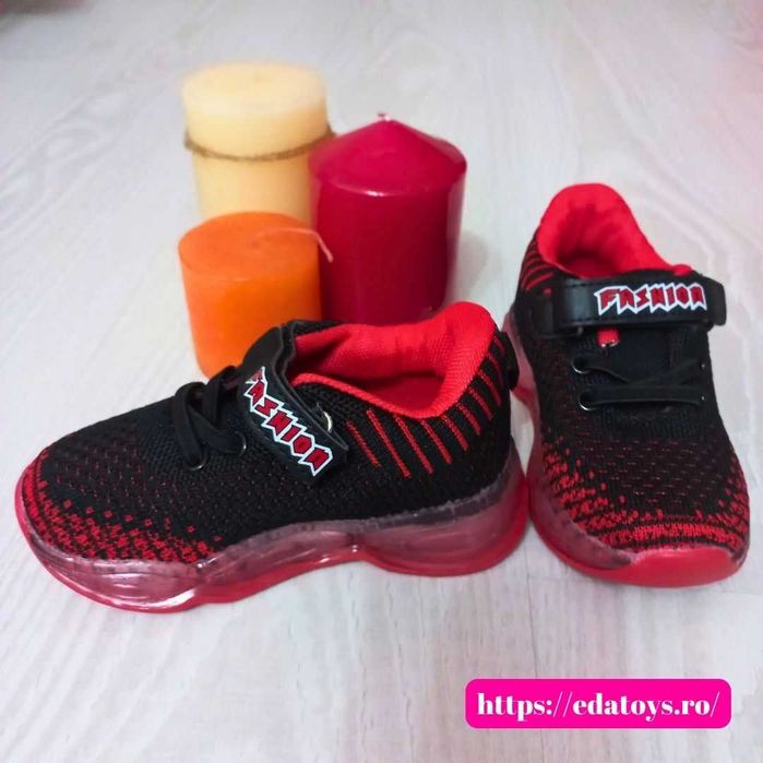 Adidasi Baieți Cu Luminite, Negri cu Rosu