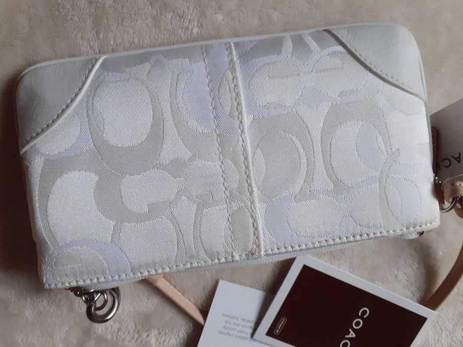 Дамска чантичка за китка Coach