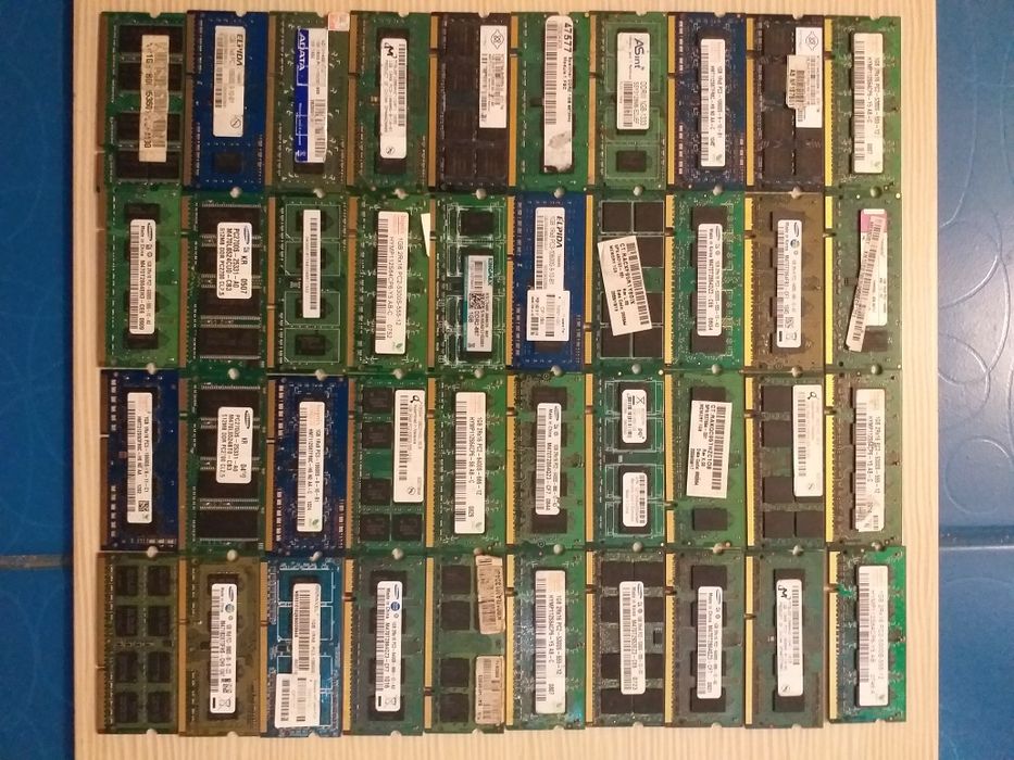 Lot 10 memorii laptop DDR 2 si 3