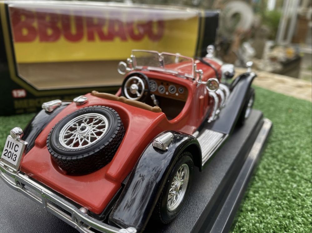 модели 1/24 кола Burago Classic 1928 Red Mercedes Benz SSK