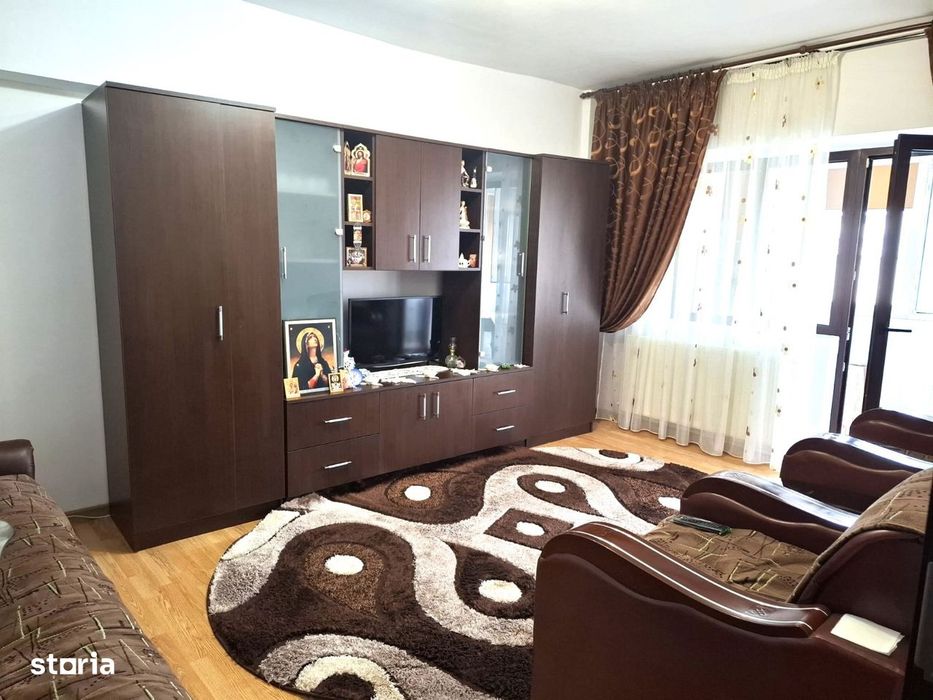 2 camere ,decomandat, zona Pizza Marina