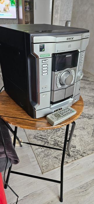 Combina Sony fara boxe