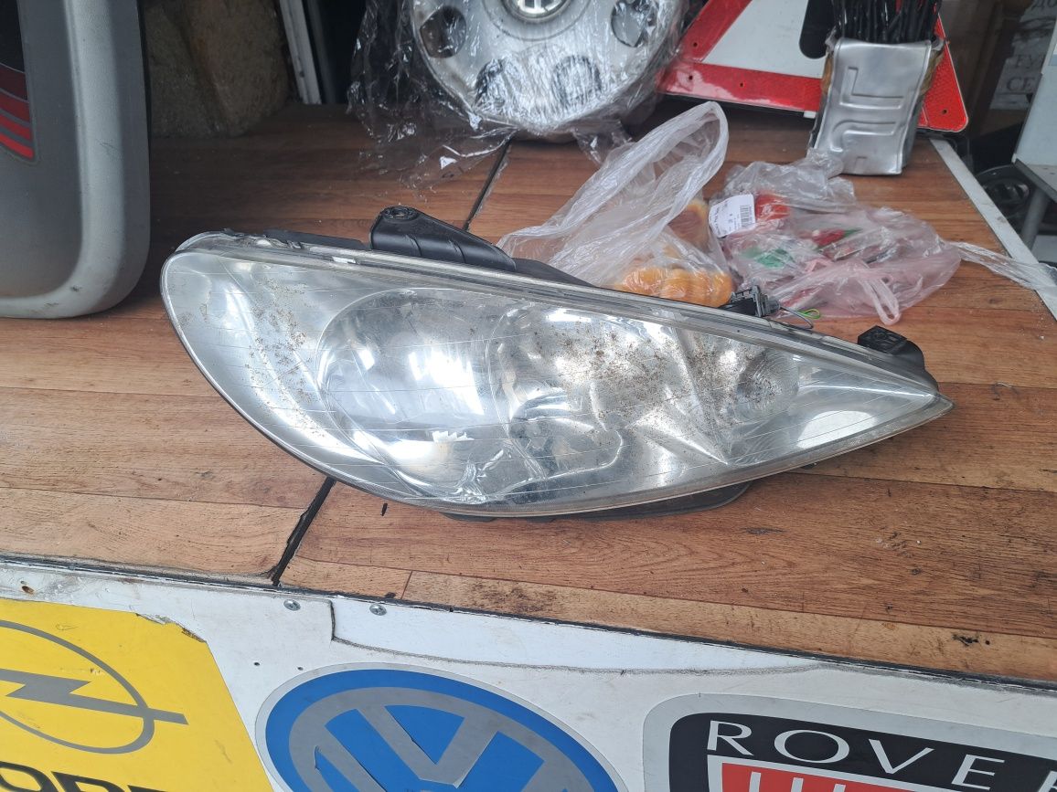 Оригинален фар  PEUGEOT 206   десен