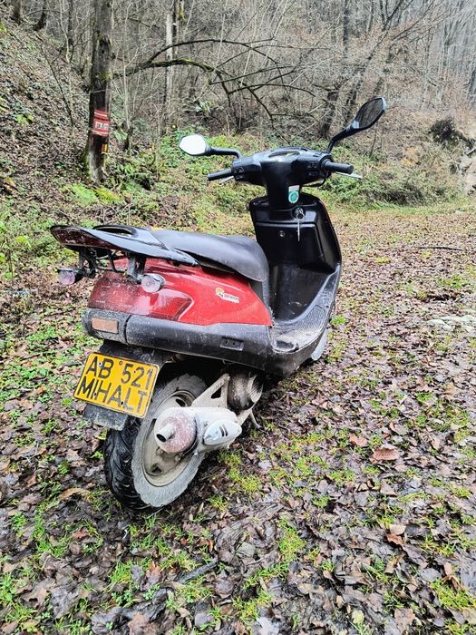 Vând scuter în stare bună cc 49 pornire la buton far semnalizări