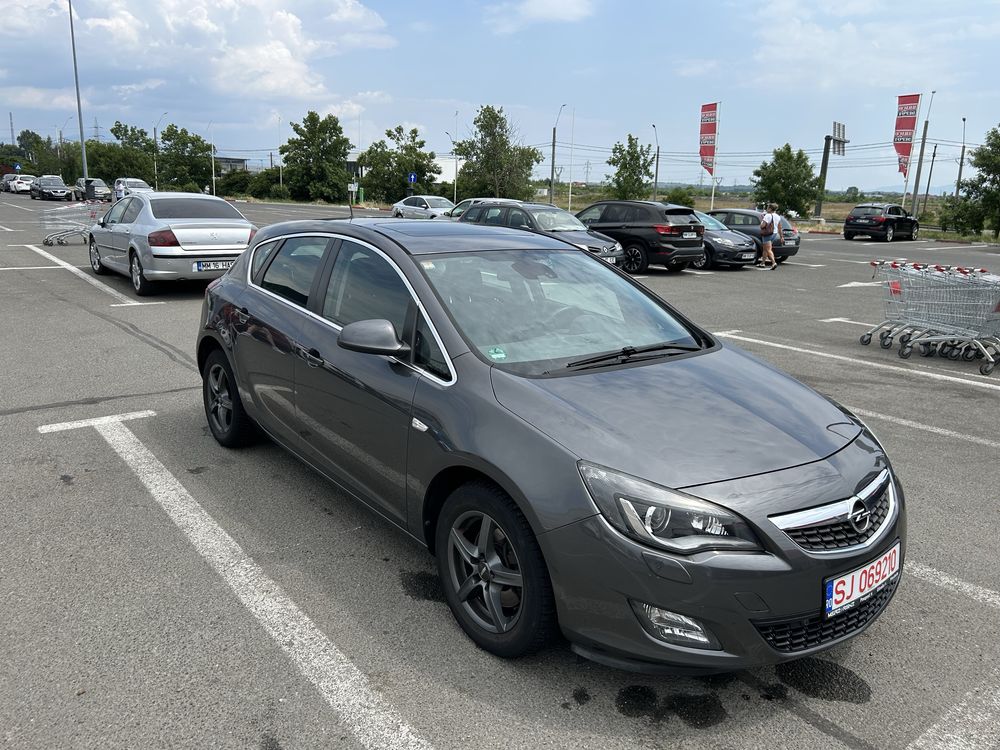 Vând Opel Astra J 2.0