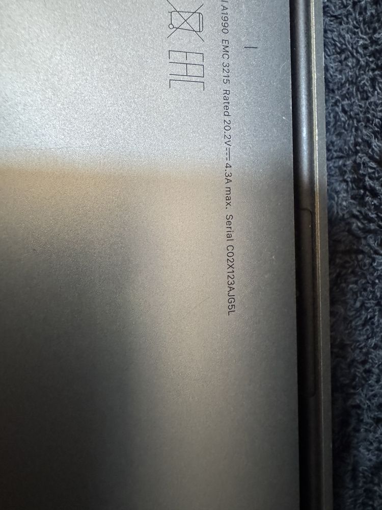 Laptop Apple MacBook Pro A1990, TouchBar, 15,4" Retina