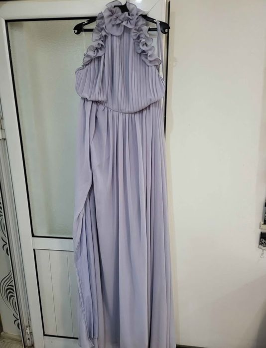 Официални рокли.