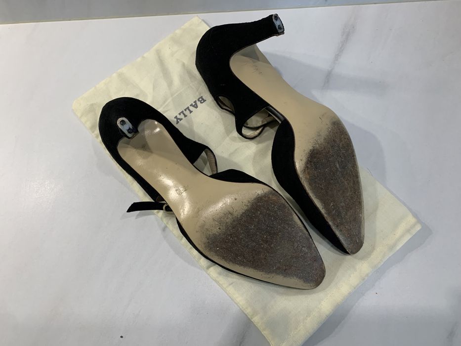 Bally дамски велурени обувки на нисък ток