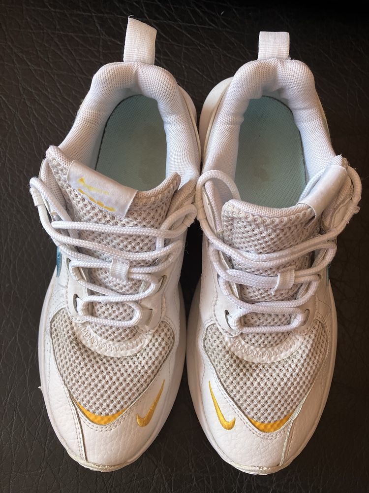 Маратонки NIKE W AIR MAX VERONA 38.5