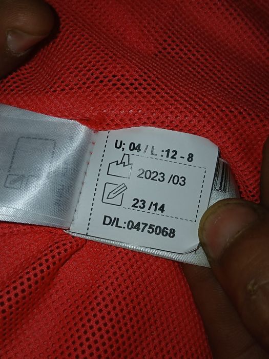 Vând geaca fetițe waterproof