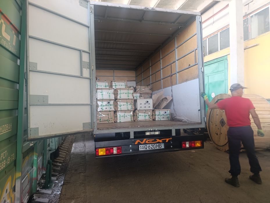 Доставка грузов, мебели, пианино, любие вещей + грузчики.