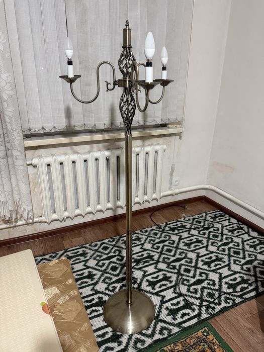 Светильник домашний в хорошем состоянии