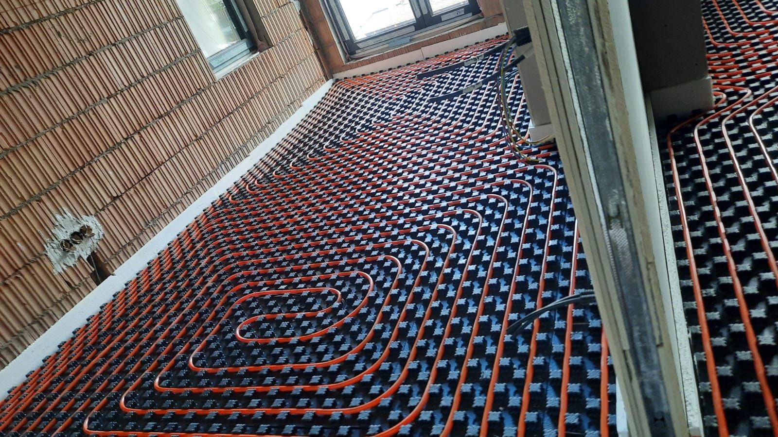 Istalator incazire , centrale lemne ,ventilatie  pompe caldura incalzi