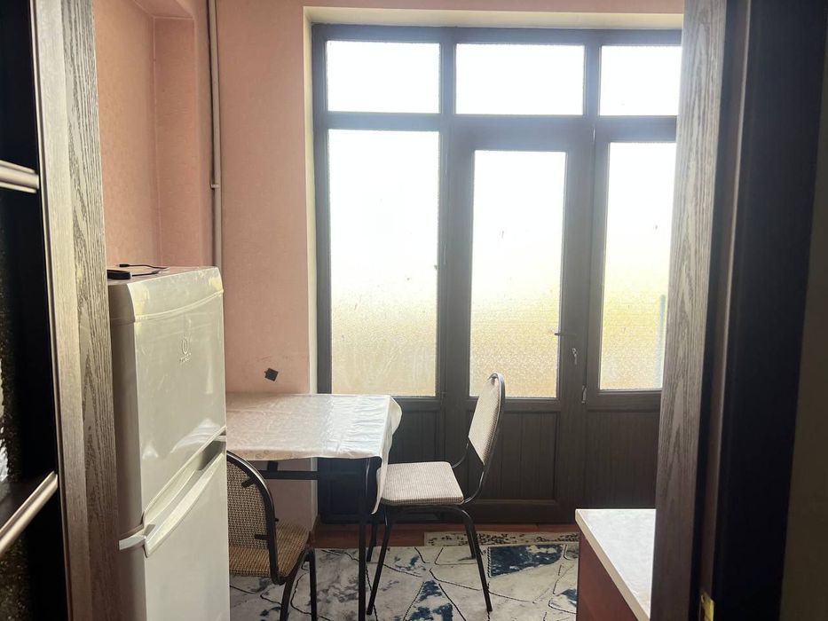 Медгарадок бозорча йонида медик колеж йонида