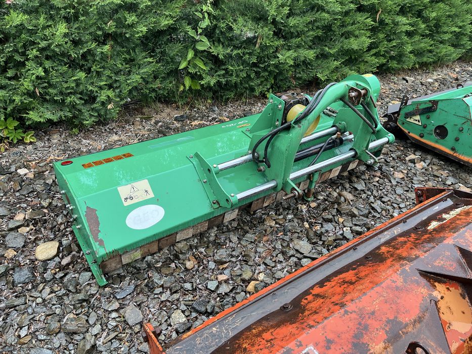 Tocatoare pasuni spini crengi resturi vegetale iarba tulheni