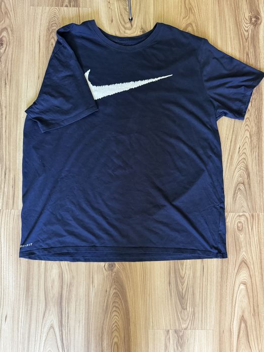 Tricou Nike.