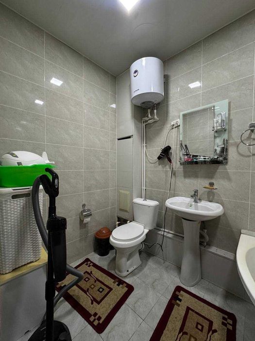 Buxoroda kvartira xonadon uy sotiladi 2 xonali 76m² 2-qavat.