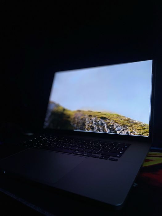 MacBook Pro 2019 16-inch 32/512 xolati zo’r 10 soatdan ko’pga yetadi