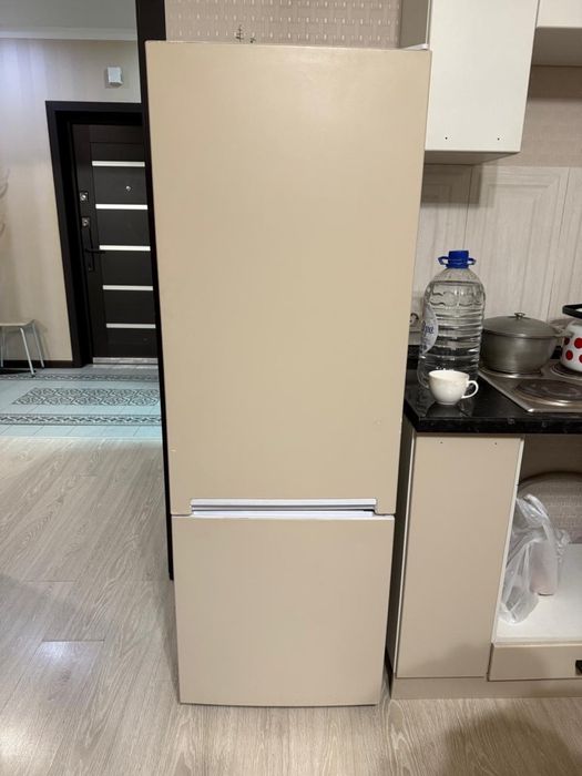 Продам холодильник