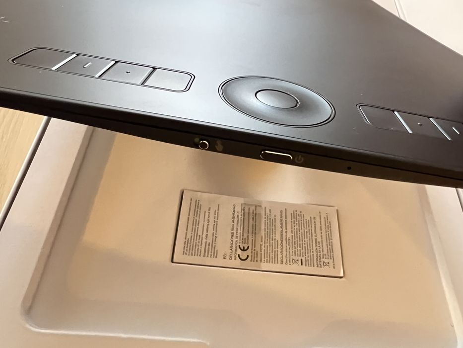 Tableta grafica noua Wacom Intuos Pro L