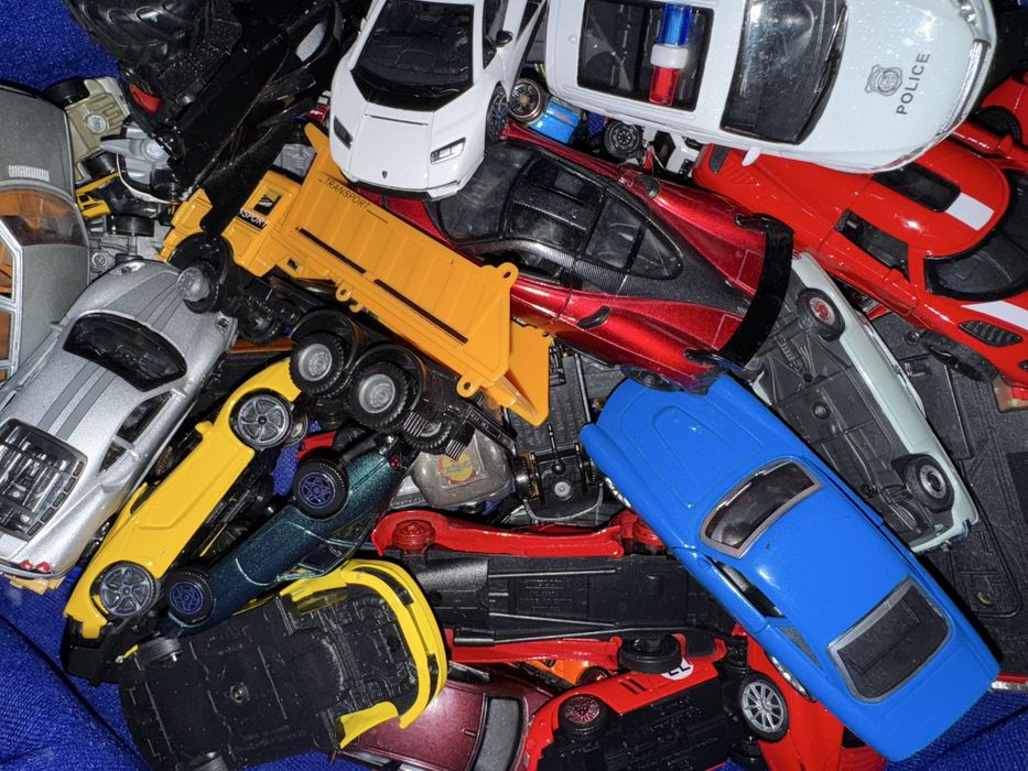 Лот комплект от големи и малки метални колички hot wheels welly