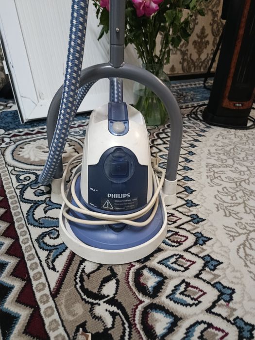 Правой утюг   Philips.