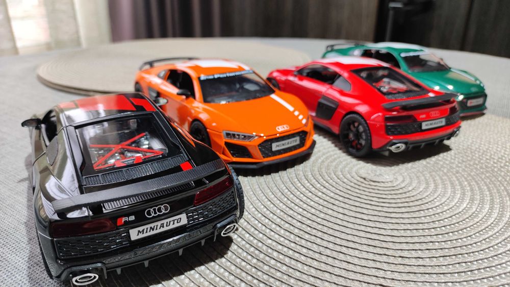 Метални колички Audi R8. Мащаб 1:24.