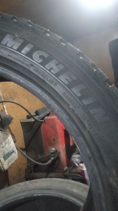 Ассалам алейкум продаётся две шины michelin шипованная в хорошем состо