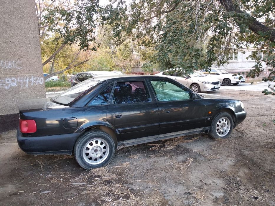 Срочно продам машину ауди А6,Обьем2,8, 1995 года