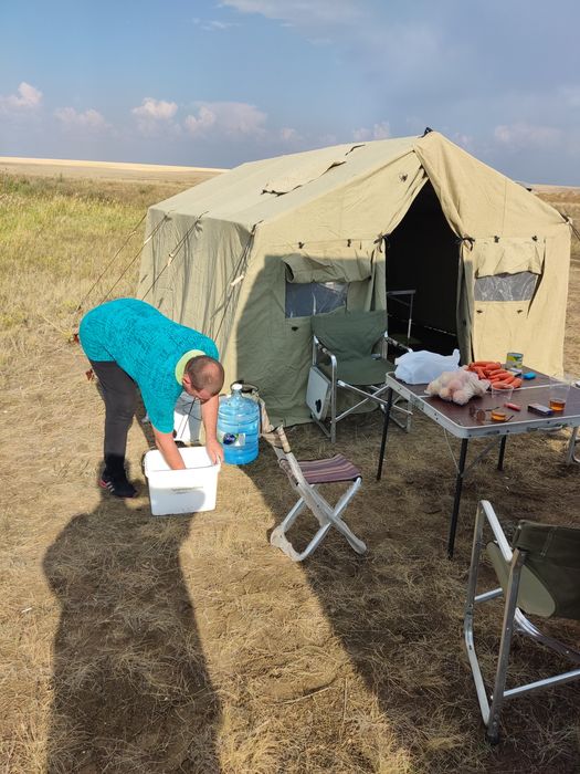 Продам палатку каркасную. Новая. Торг уместен. Быстрая сборка. Звоните