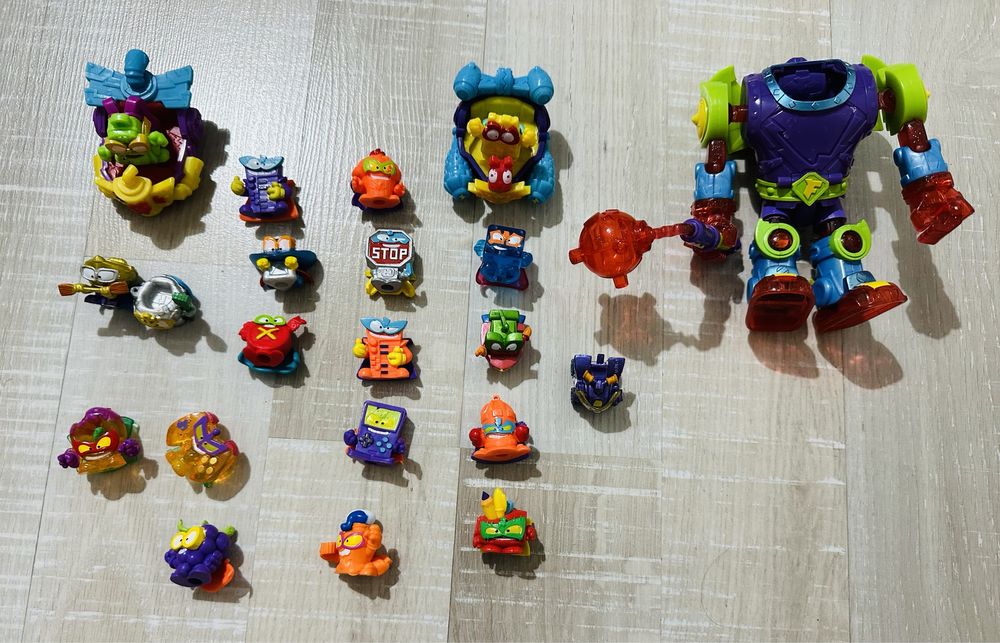 figurine - super things
