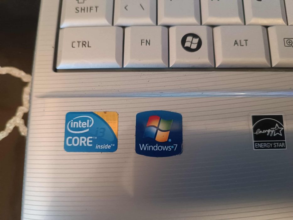 Vind laptop Toshiba i3