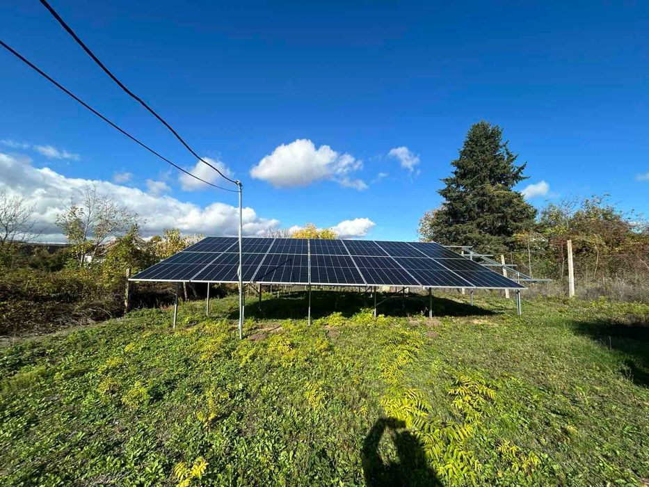 Двуетажна къща с фотоволтаици, с. Цар Асен